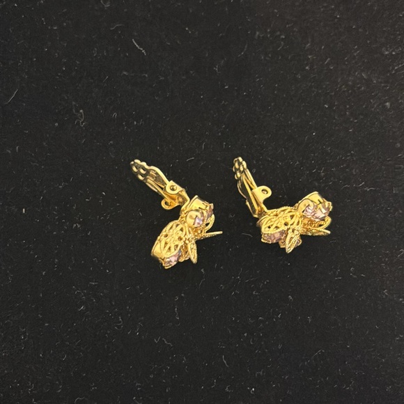 Gold Tone Floral Brooch Clip Earrings Set Rhinestone Filigree VTG Demi-Parure - Picture 8 of 12